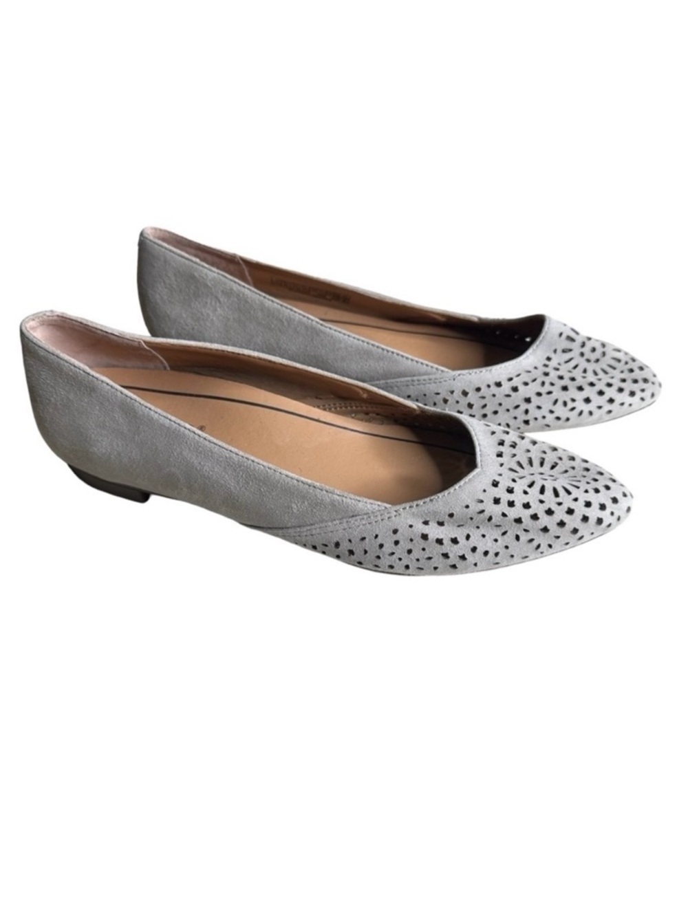 Vionic Carmela Perforated Suede Flats. Size 6.5 Wide